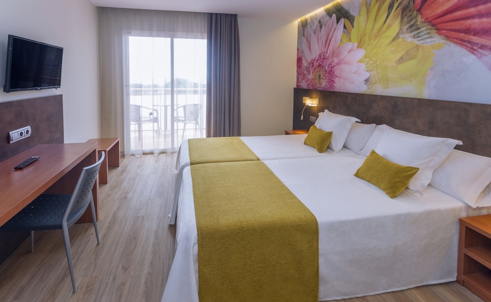 Superior Double Room Single Use, Pool View