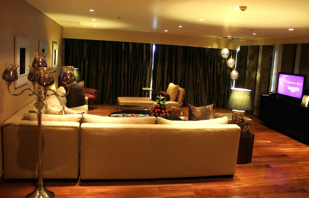 Deluxe Room, 1 King Bed - Photo 3