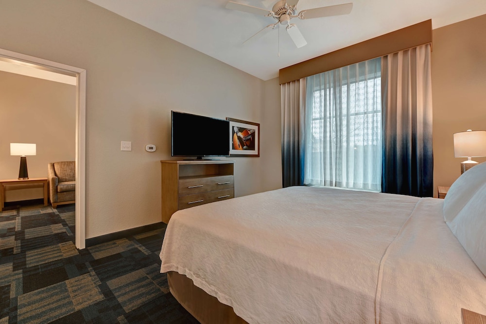 Suite, 1 King Bed, Accessible, Bathtub - Photo 3