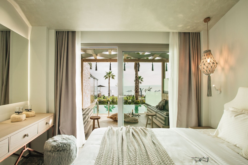 Double Suite, Private Pool, Sea View photo 3