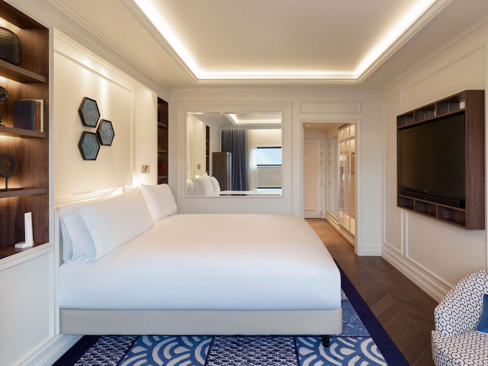 Luxury Room, 1 King Bed, Balcony, Sea View - Photo 8