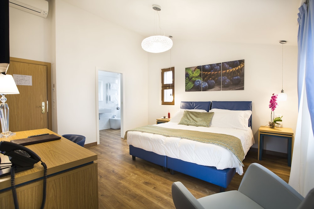 Superior Double or Twin Room - Photo 12