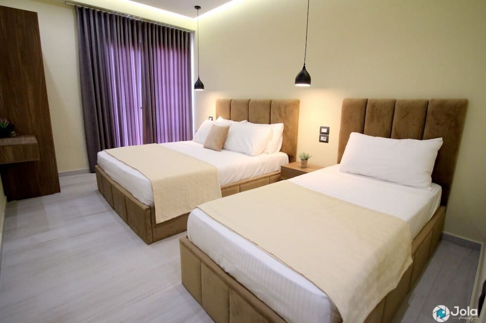 Triple Room (extra twin bed)