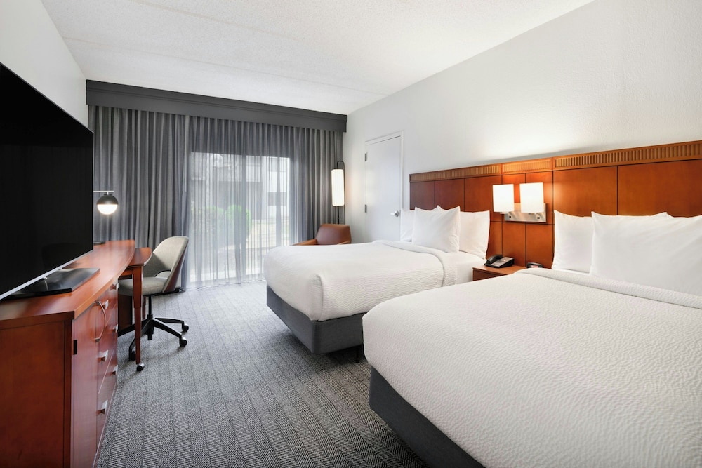 Room, 2 Double Beds (Mobility Accessible, Roll-in Shower) - Photo 1