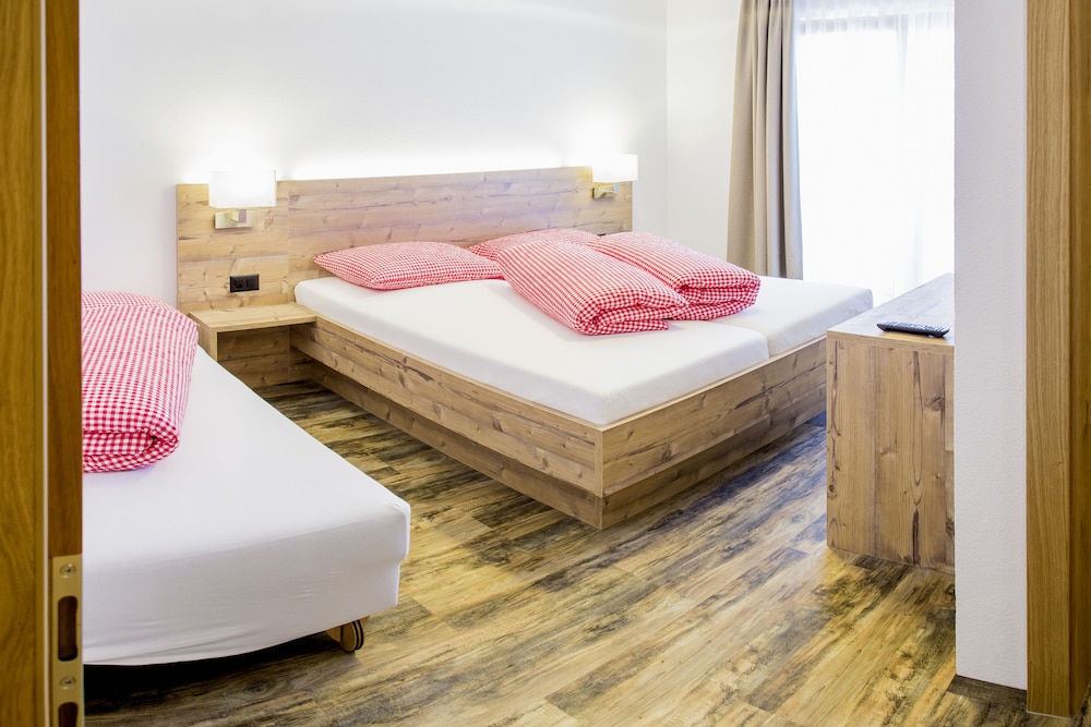 Double Room (max. 3 pax)