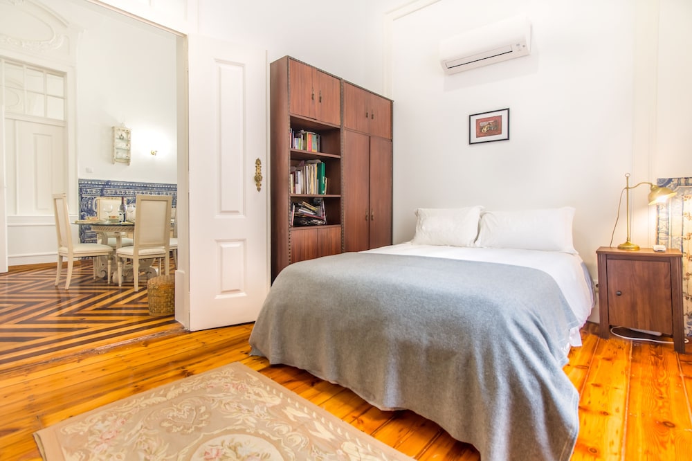 Room, Shared Bathroom