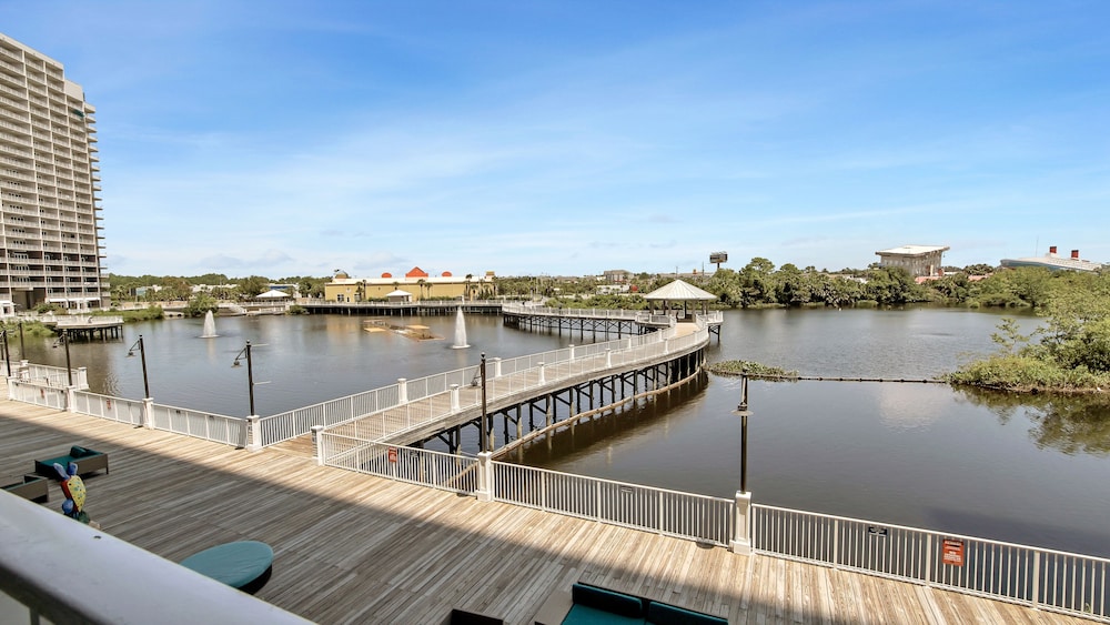 Condo, Lake View