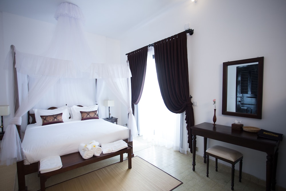 Elegant Suite Room