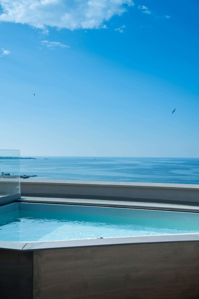 Classic Double Sea View Outdoor Hot Tub - Photo 5