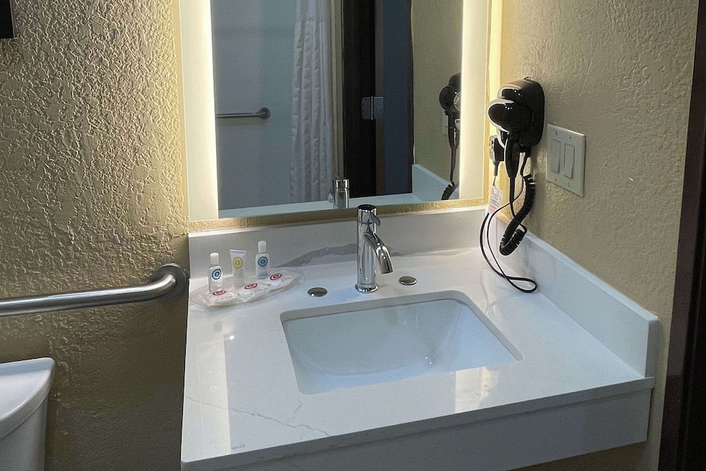 Suite, Multiple Beds, Accessible, Non Smoking - Photo 4