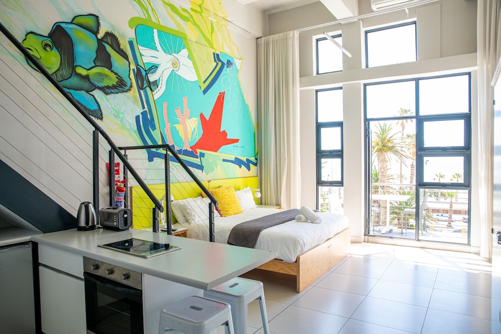 4-Bed Deluxe Queen Studio (Sea View)
