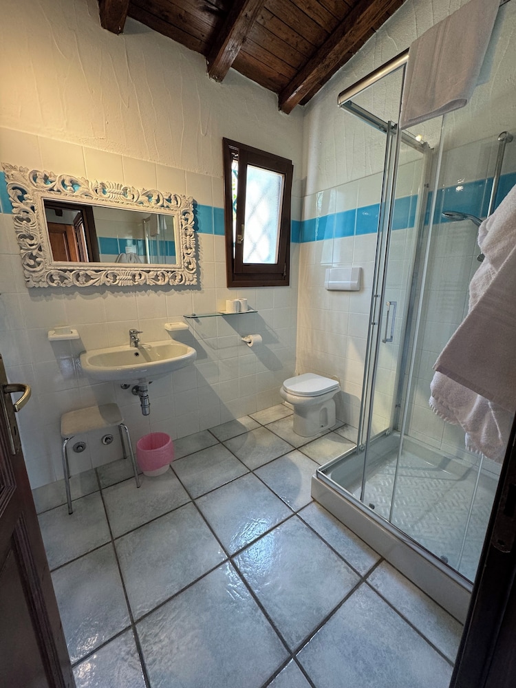 Basic Triple Room photo 2