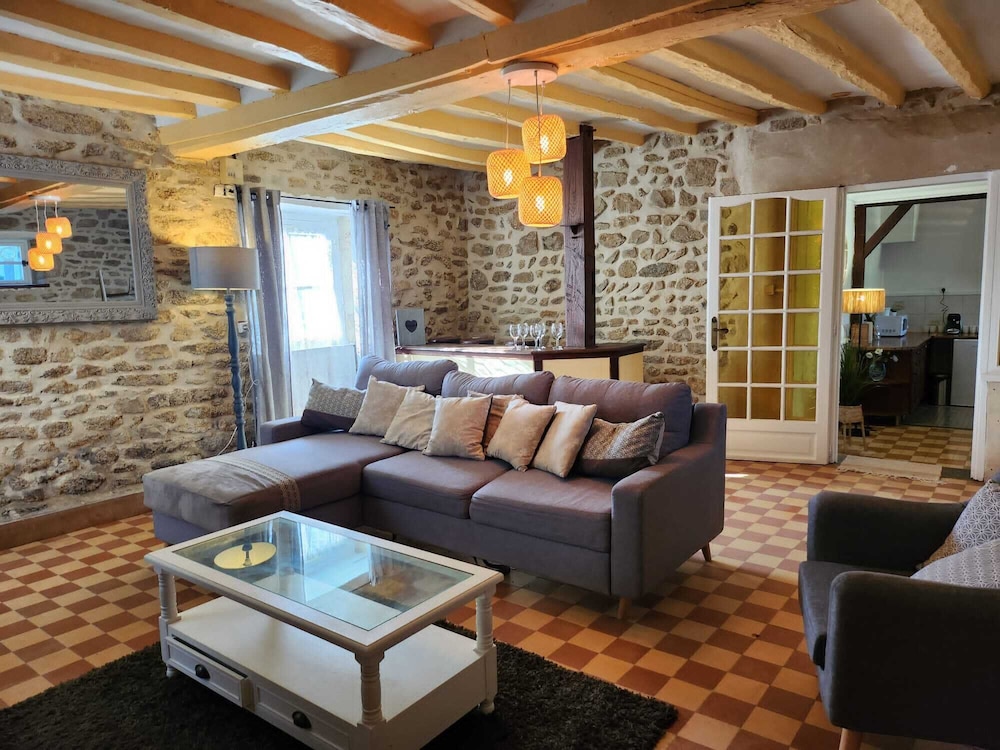 Basic Apartment, Multiple Beds, Kitchen