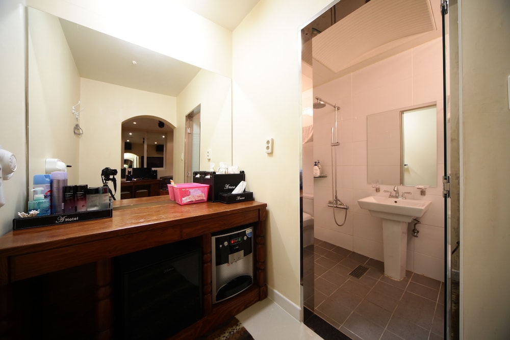 Party Suite photo 2