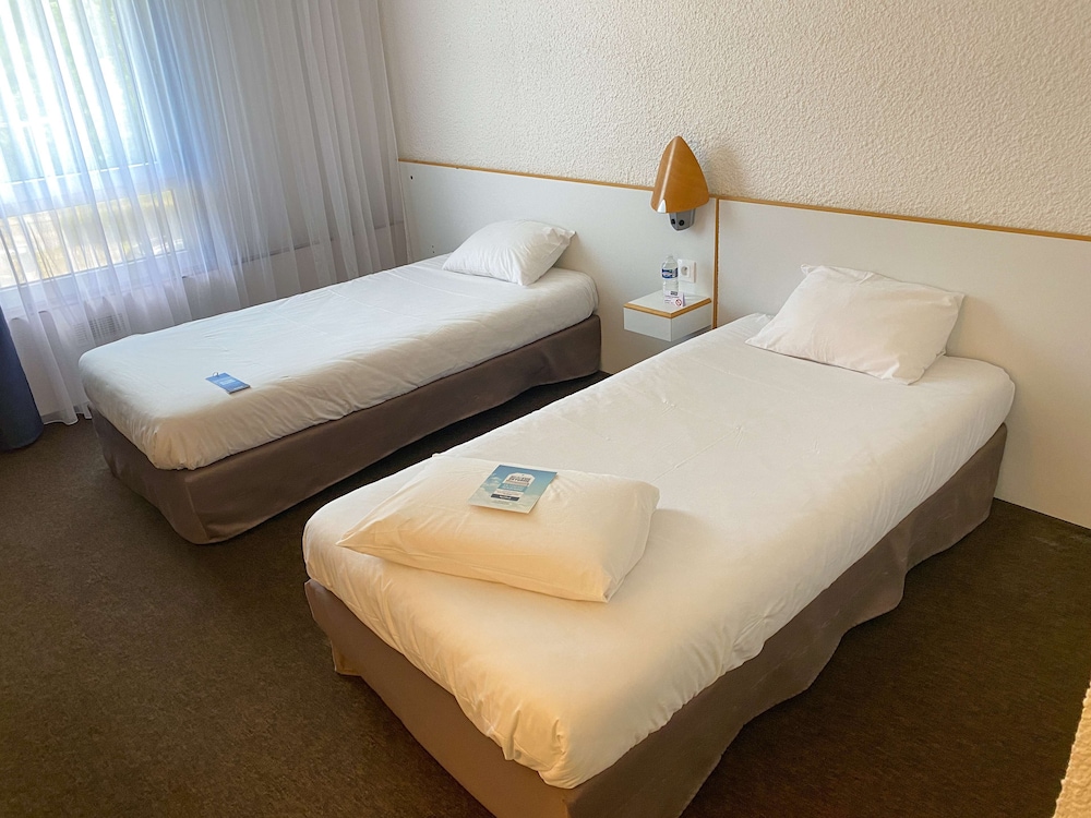 Standard Room, 2 Twin Beds - Photo 2