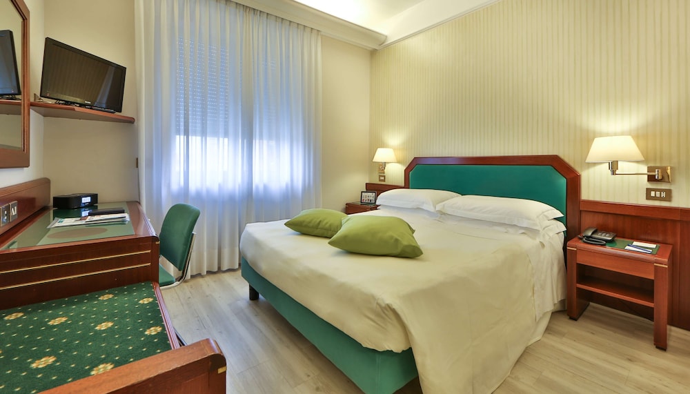 Standard Room, 1 Queen Bed, Smoking
