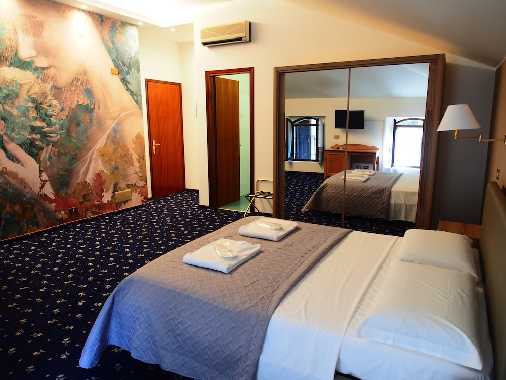 Deluxe Suite photo 2