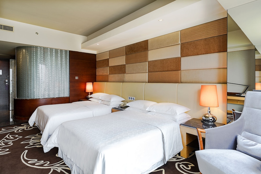 Club Room, 2 Twin Beds, City View - Photo 2