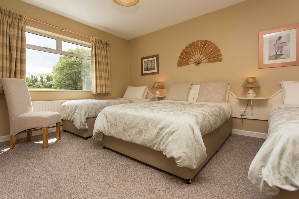 Family Room, Ensuite photo 1