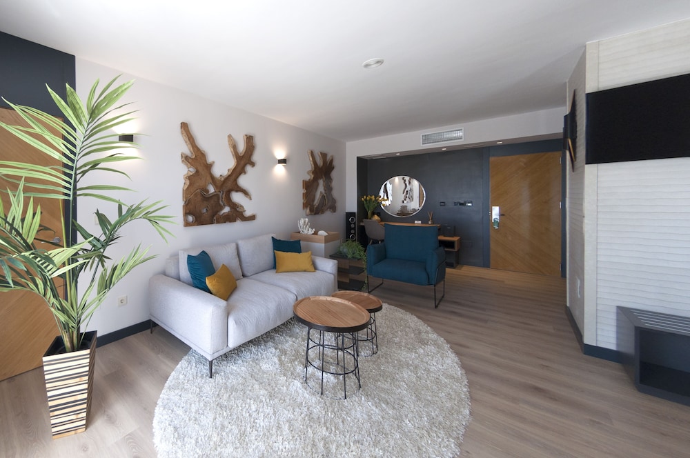 Premium Suite, Hot Tub, Garden View - Photo 4