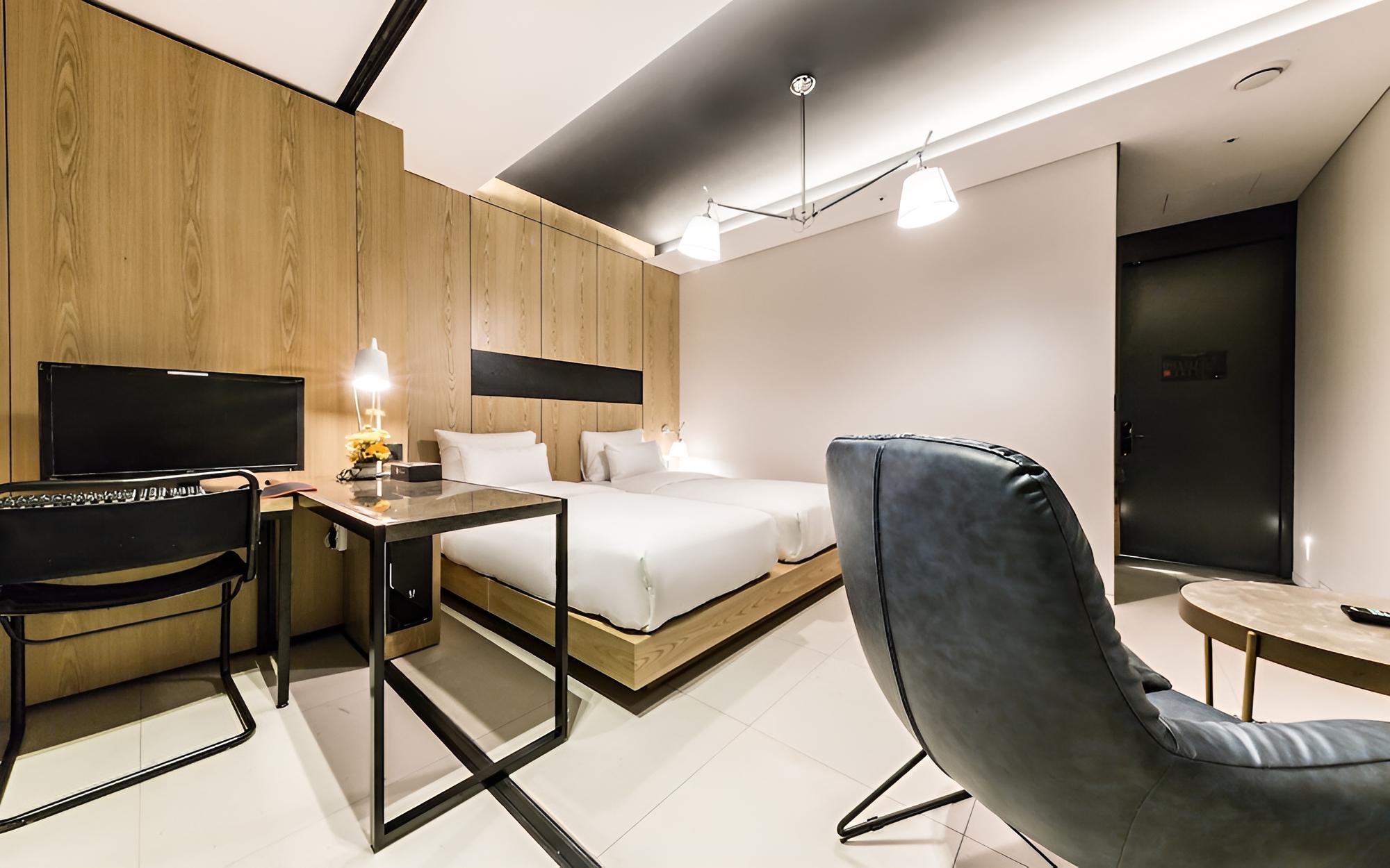 Room (Premium - Twin (single + single + 55 ) - Photo 2
