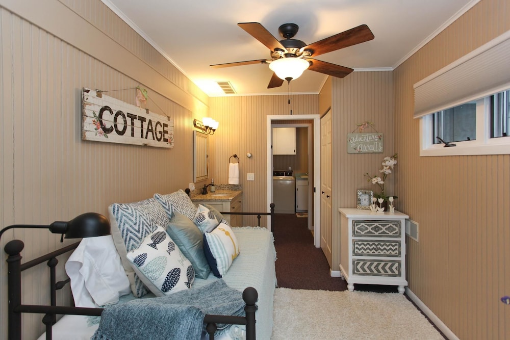 Cottage, 3 Bedrooms, Lakeside photo 1