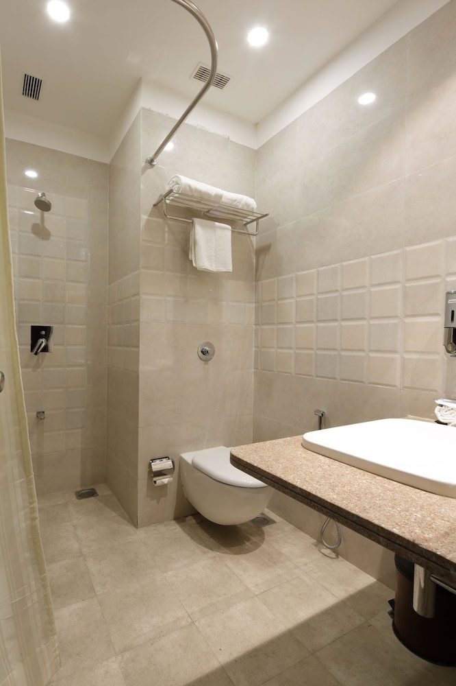 Deluxe Double or Twin Room - Photo 10