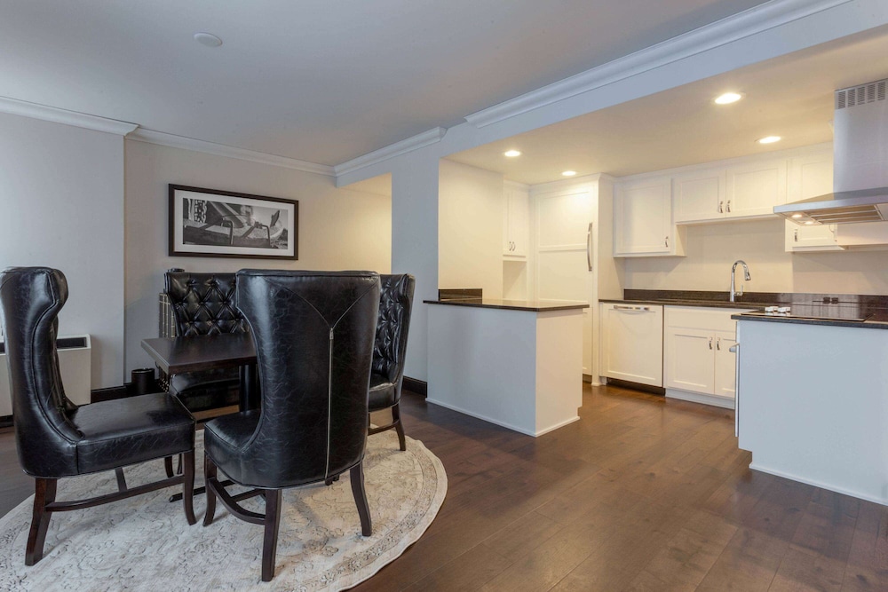 Suite, 1 King Bed, Non Smoking (Residential) - Photo 1