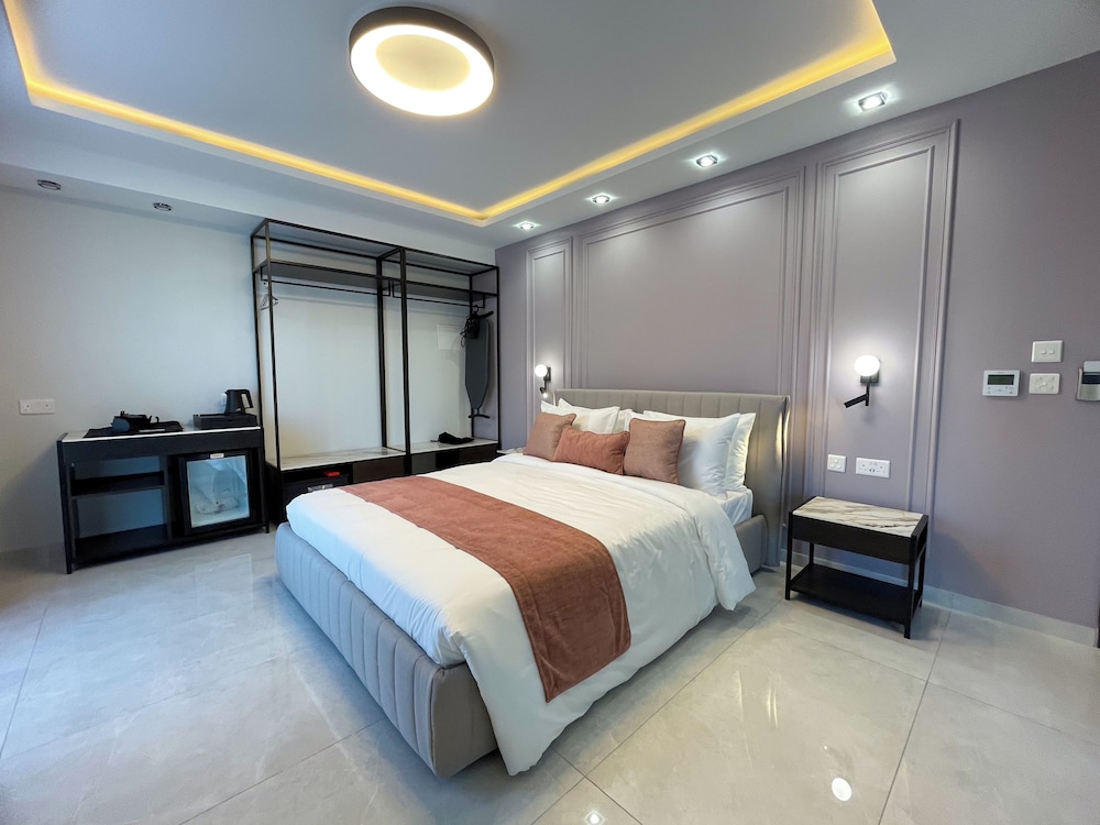 Premium Double Room with Balcony photo 2