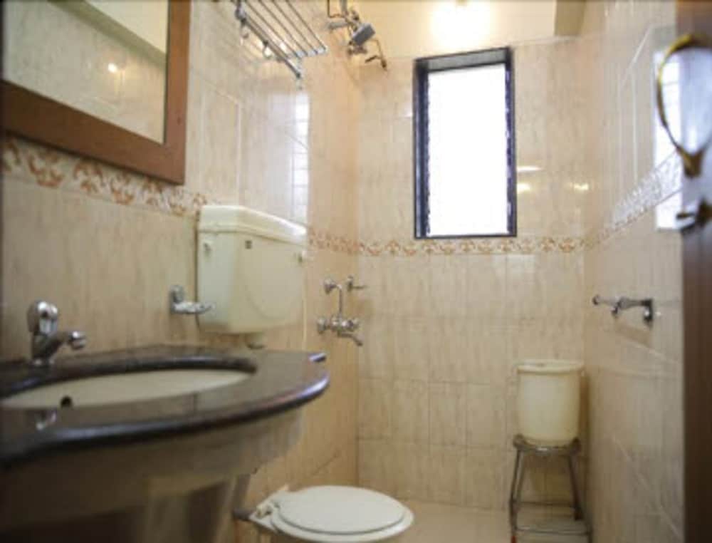 Deluxe Room, 1 King Bed with Sofa bed, Smoking, Garden View photo 2
