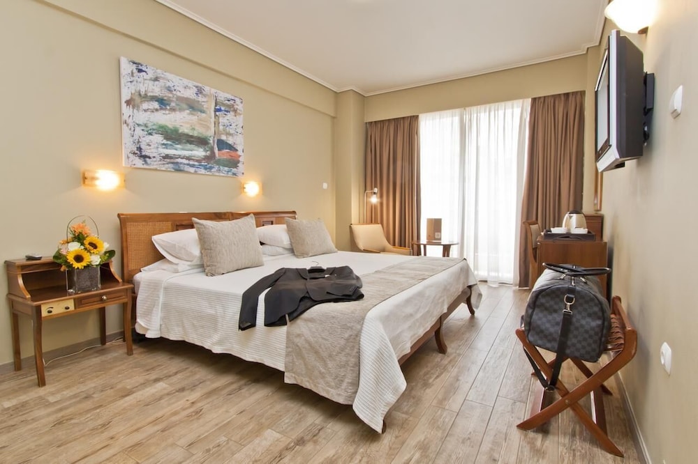 Double Room, Balcony, Partial Sea View photo 1