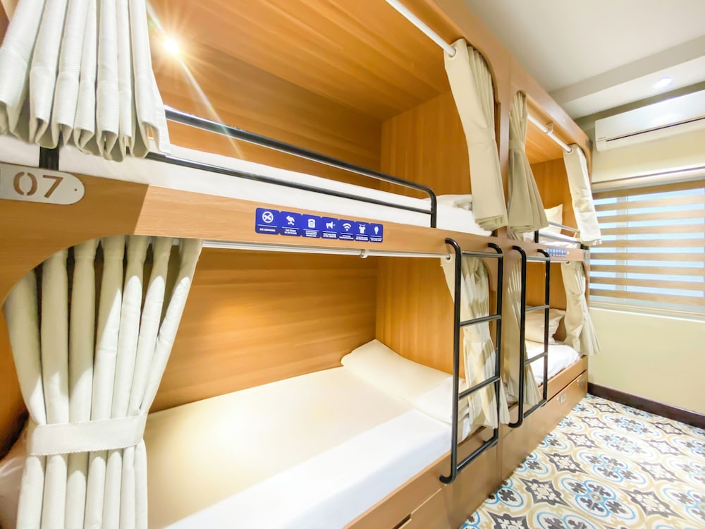 Superior Shared Dormitory, Women only