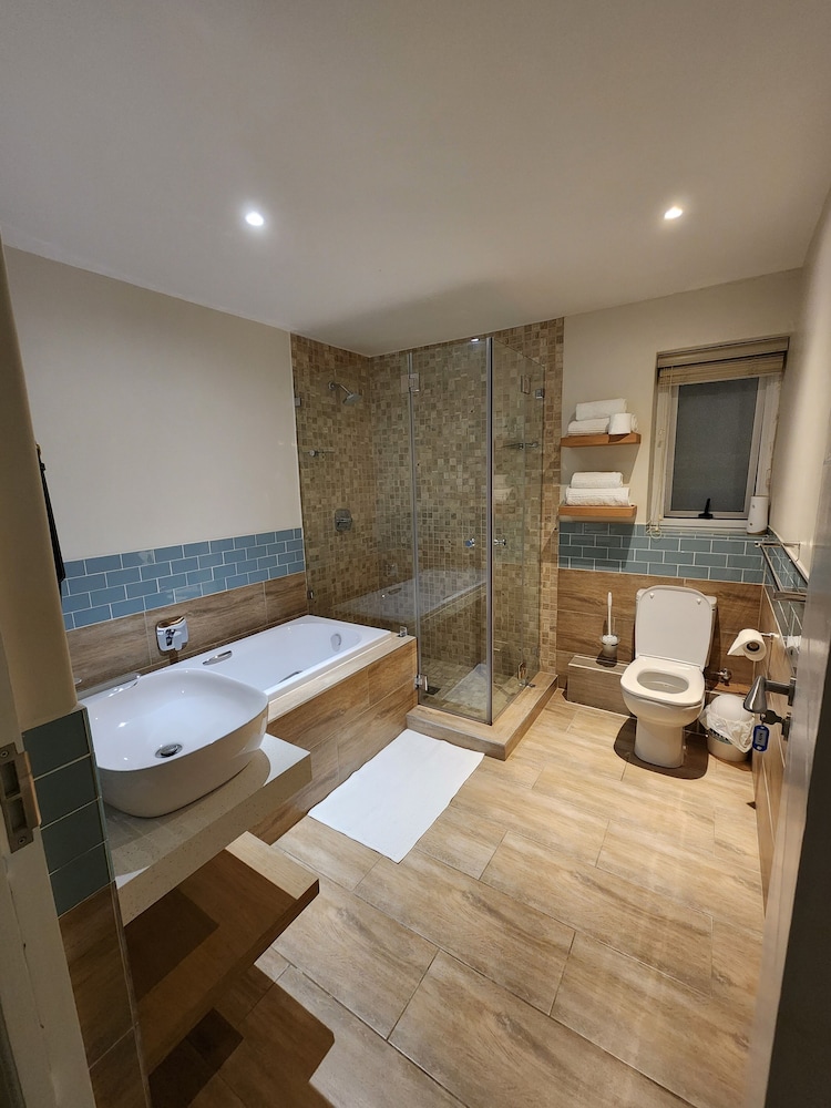 Luxury Suite photo 2