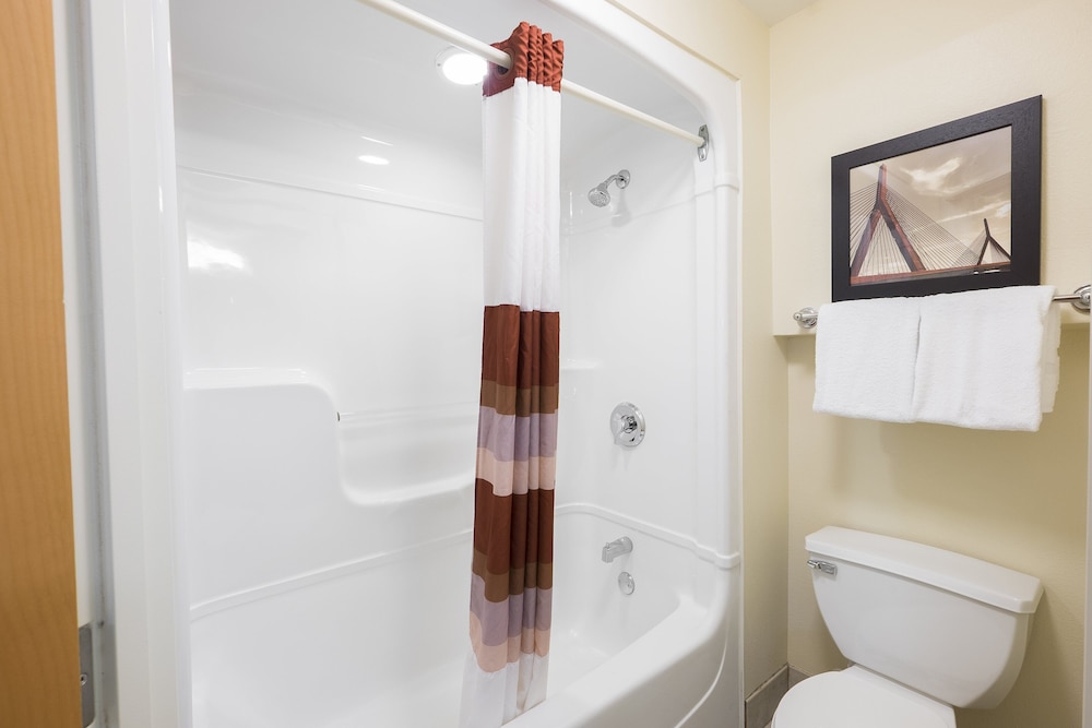 Superior Room, 1 King Bed (Smoke Free) - Photo 6