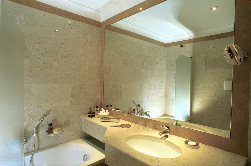 Suite - Photo 5