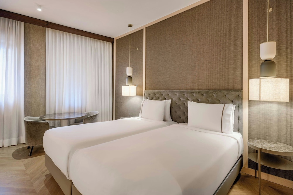 Standard Room, 2 Twin Beds thumbnail 5
