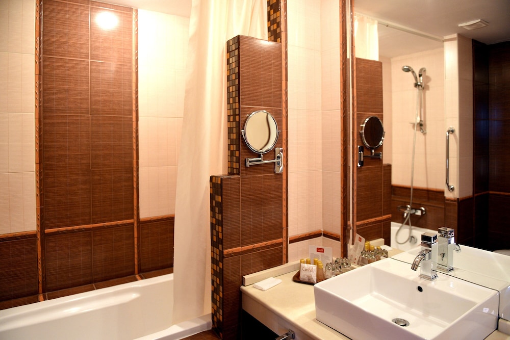 Economy Double Room (Free Beach Access, Free Safe, Minibar) photo 1