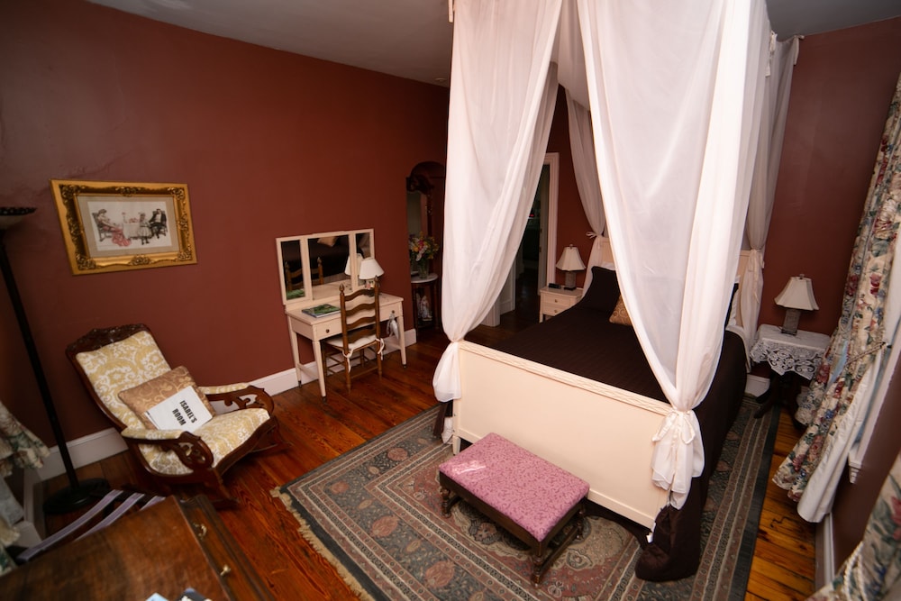 Standard Room, 1 Queen Bed, Non Smoking, Bathtub photo 2