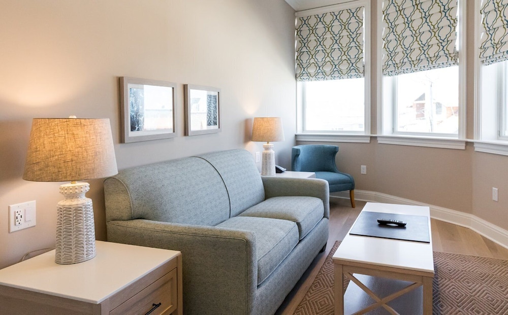 Suite, 1 King Bed (Spa-Side - Junior Suite - 2nd floor) photo 2