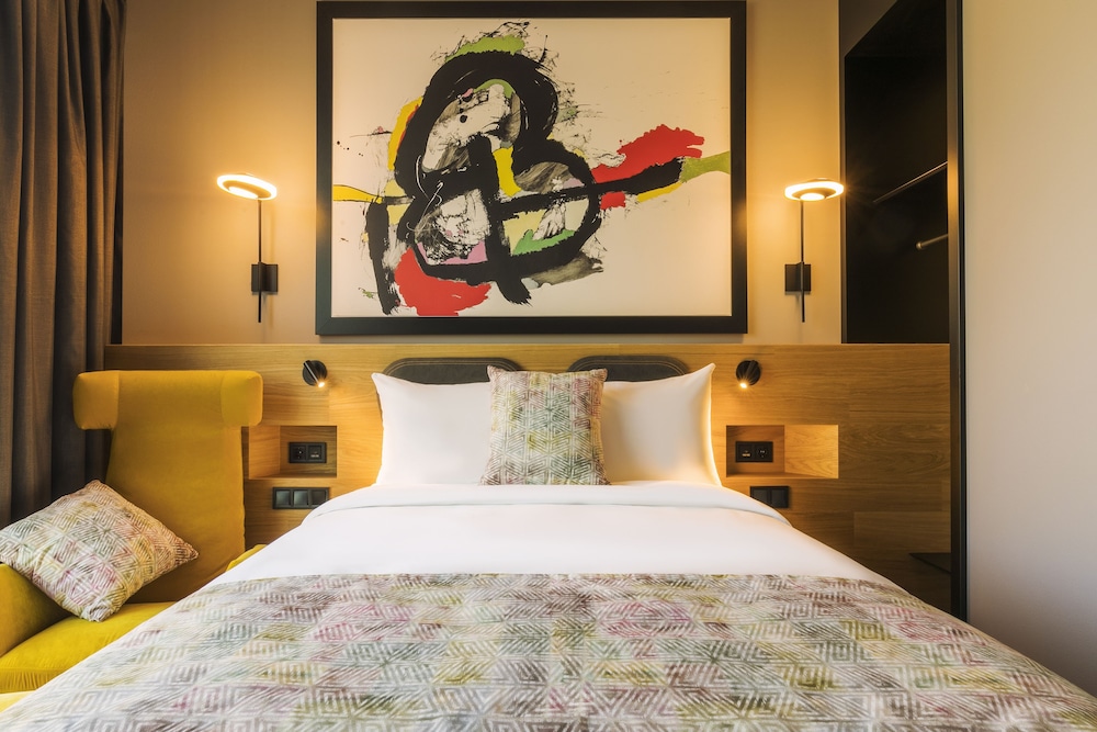 Urban King Room