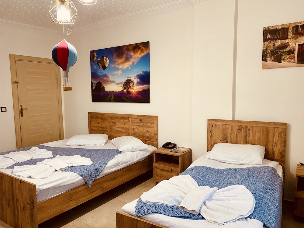 Economic Family Room - Photo 5