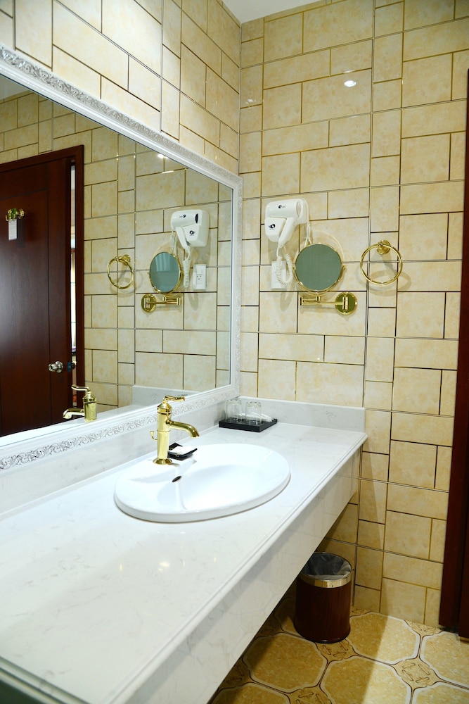 Suite - Photo 7