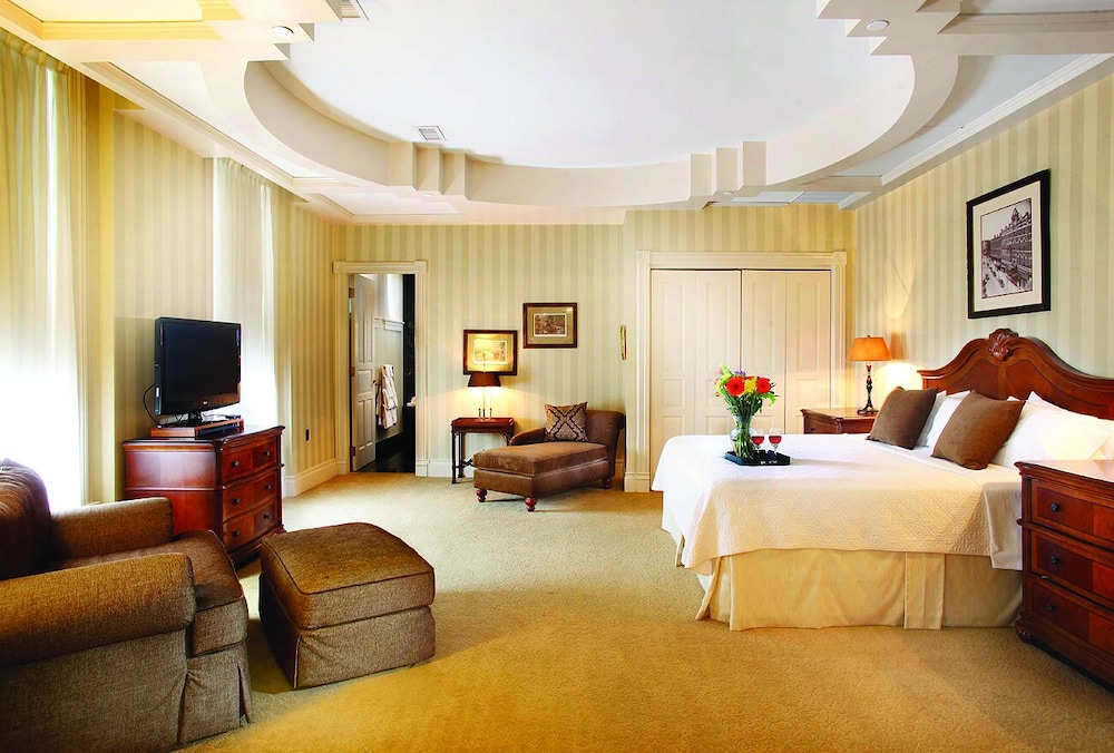 Honeymoon Suite (Morgan) photo 1