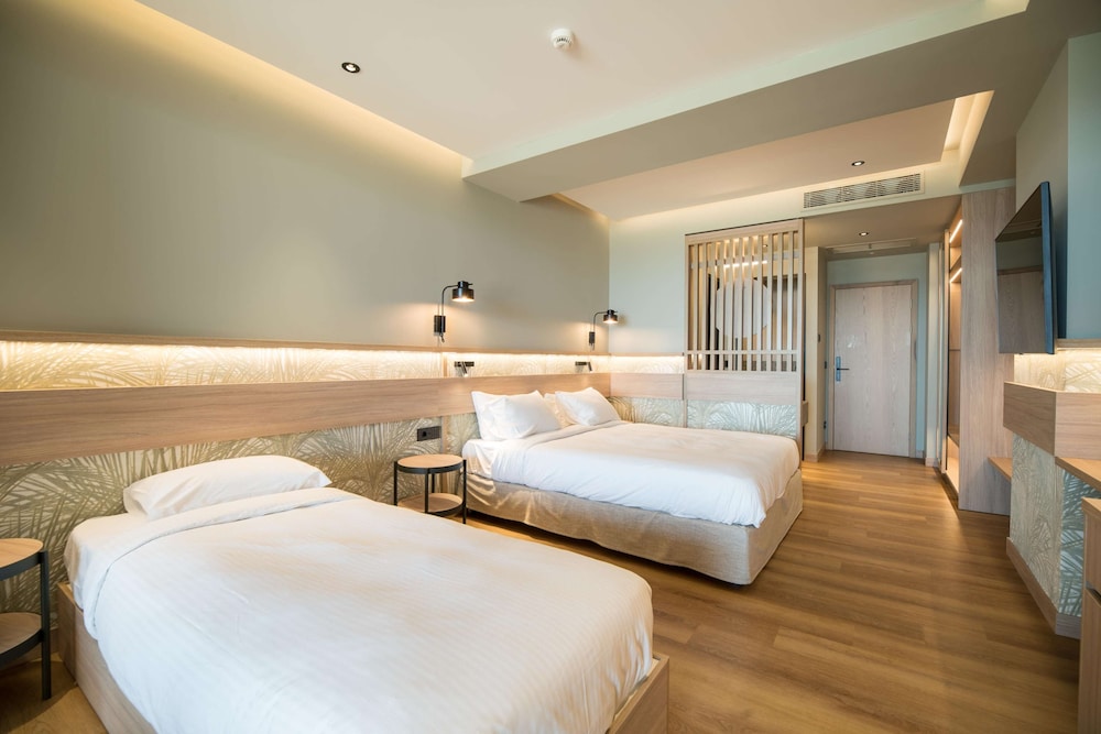 Petite Suite Sea View with Outdoor Hot Tub - Photo 11