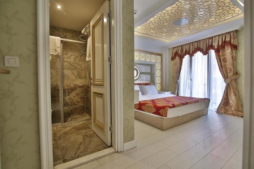 Queen Room With Big Balcony photo 1