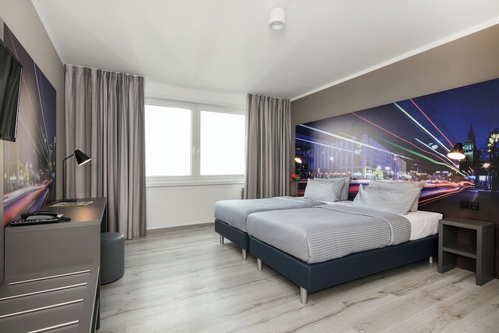 Standard Double or Twin Room - Photo 2