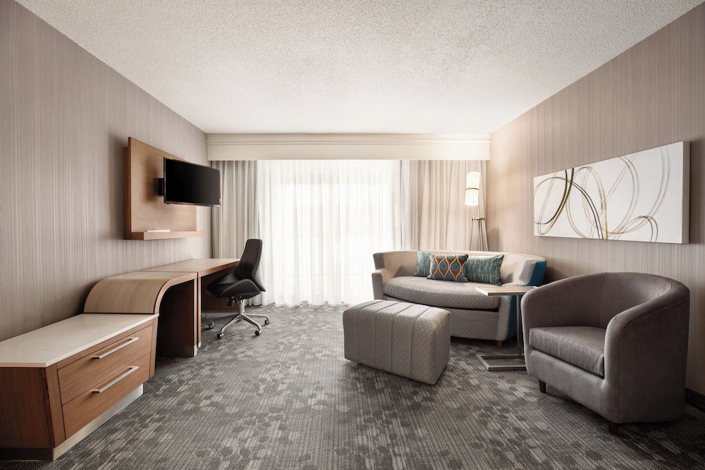 Suite, 1 Bedroom - Photo 5