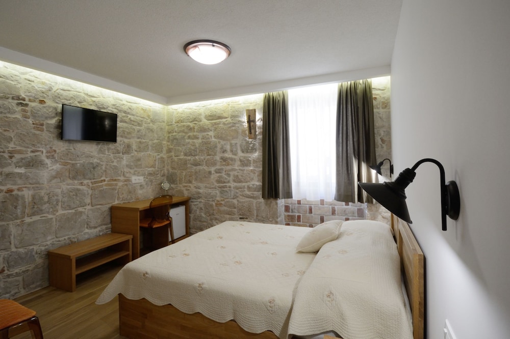 Standard Double or Twin Room, 1 Double Bed, Private Bathroom