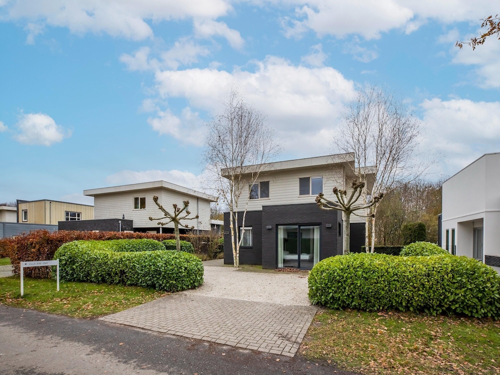 Villa photo 1