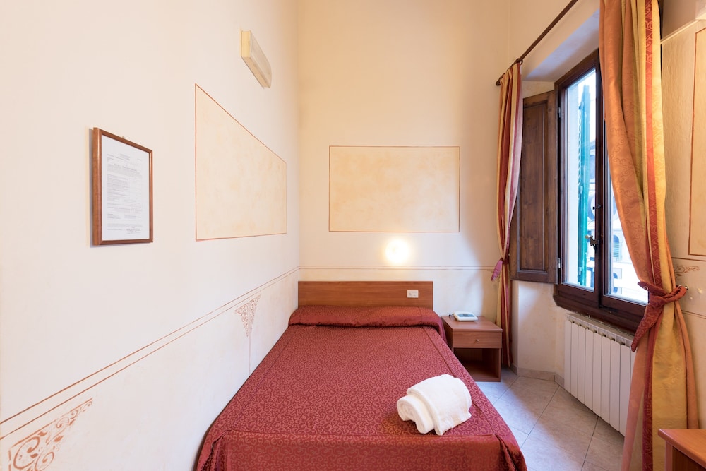 Economy Single Room, Shared Bathroom photo 1
